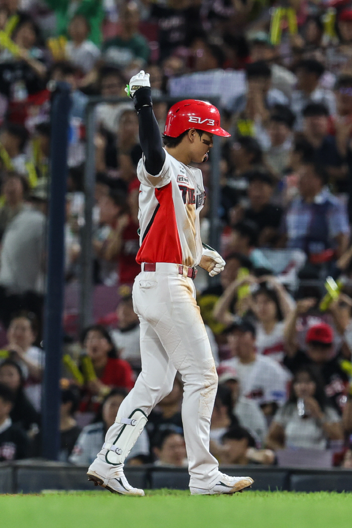 'Winning Front Lee Sang-moo' Park Chan-ho's 5th base → Lauer 9K perfect pitch → Na Sung-bum's wedge shot KIA, 'weapon've defeated Lotte 10-0 