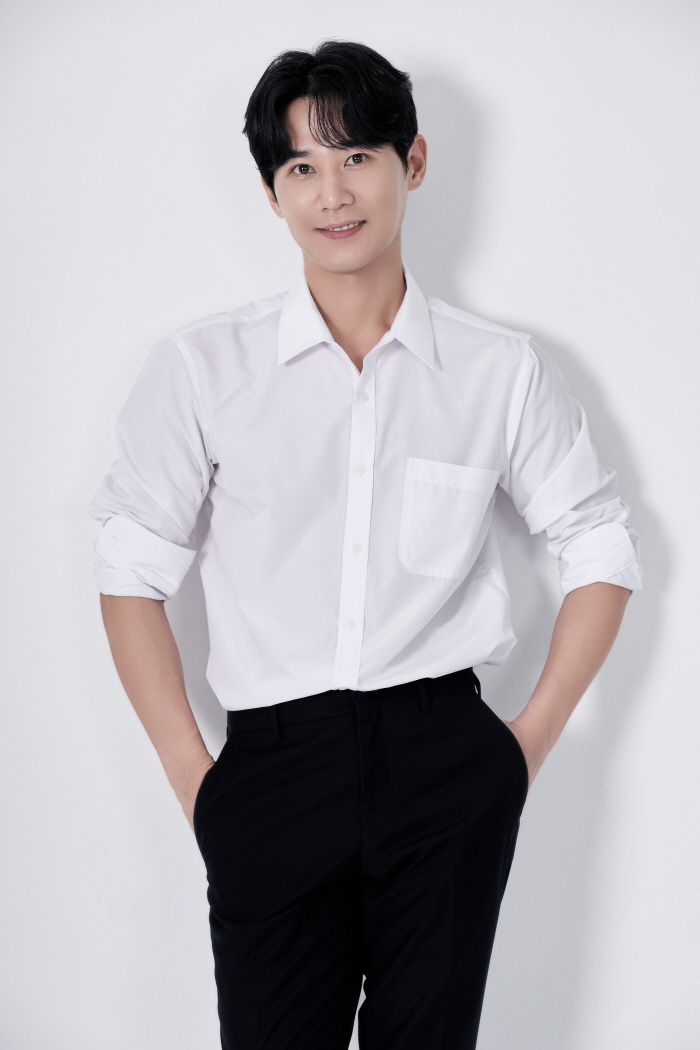 Actor Lee Choong-gu signed an exclusive contract with TMPC Entertainment