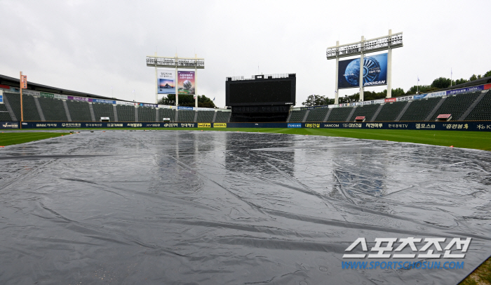 'Cancel the Jamsil game for two consecutive days?' Jamsil Ahead Of NC-Doosan Game, Rain News Announced Until Tomorrow...Will the games be held?