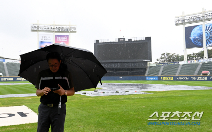 'Cancel the Jamsil game for two consecutive days?' Jamsil Ahead Of NC-Doosan Game, Rain News Announced Until Tomorrow...Will the games be held?