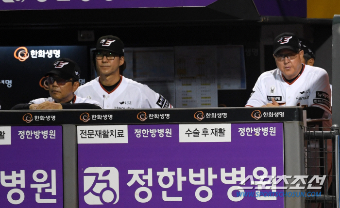 'Does Autumn Baseball Hope Go Away' Hanwha Mound with Hole...Starting pitcher who didn't last even in the first inning 'In the end, five consecutive losses'