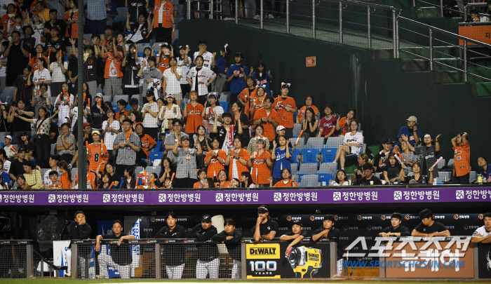 'Does Autumn Baseball Hope Go Away' Hanwha Mound with Hole...Starting pitcher who didn't last even in the first inning 'In the end, five consecutive losses'