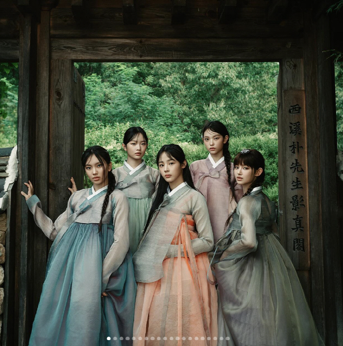 'In Hanbok'Newzins Greetes Ultimatum La Bang → Fans