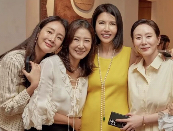 'Roh Hyun-jung → Choi Ji-woo'Baek Ji-yeon's 60th birthday party 'Modern family in-laws, top actors ★'Baek Ji-yeon's golden connection (now Baek Ji-yeon) 