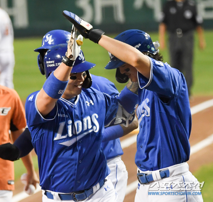 'Who sent a heart to Park Byung-ho?' Wontaein is so into home runs...Samsung's atmosphere is hot