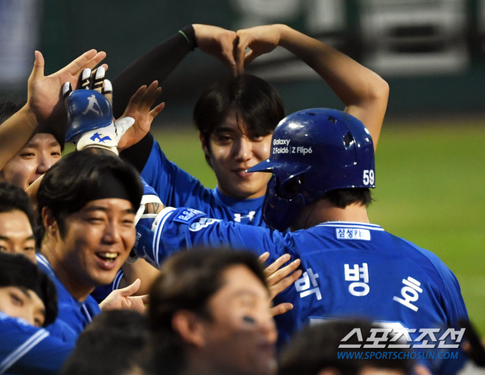 'Who sent a heart to Park Byung-ho?' Wontaein is so into home runs...Samsung's atmosphere is hot