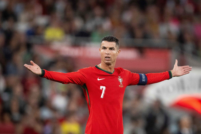 'You do it well.' 'Vicious' Ronaldo's public shooting, Ten Hag ignores again'Saudi is far away'