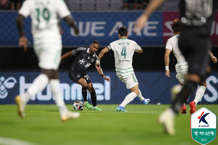  'Lee Seung-woo's Jeonbuk debut goal' had a substitution effect...Jeonbuk will revive, '3rd place'Suwon FC 6-0 down '10th place  4 games undefeated'