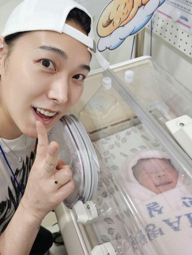 SJ Seongmin became a father after 10 years of marriage. I'll raise him properly