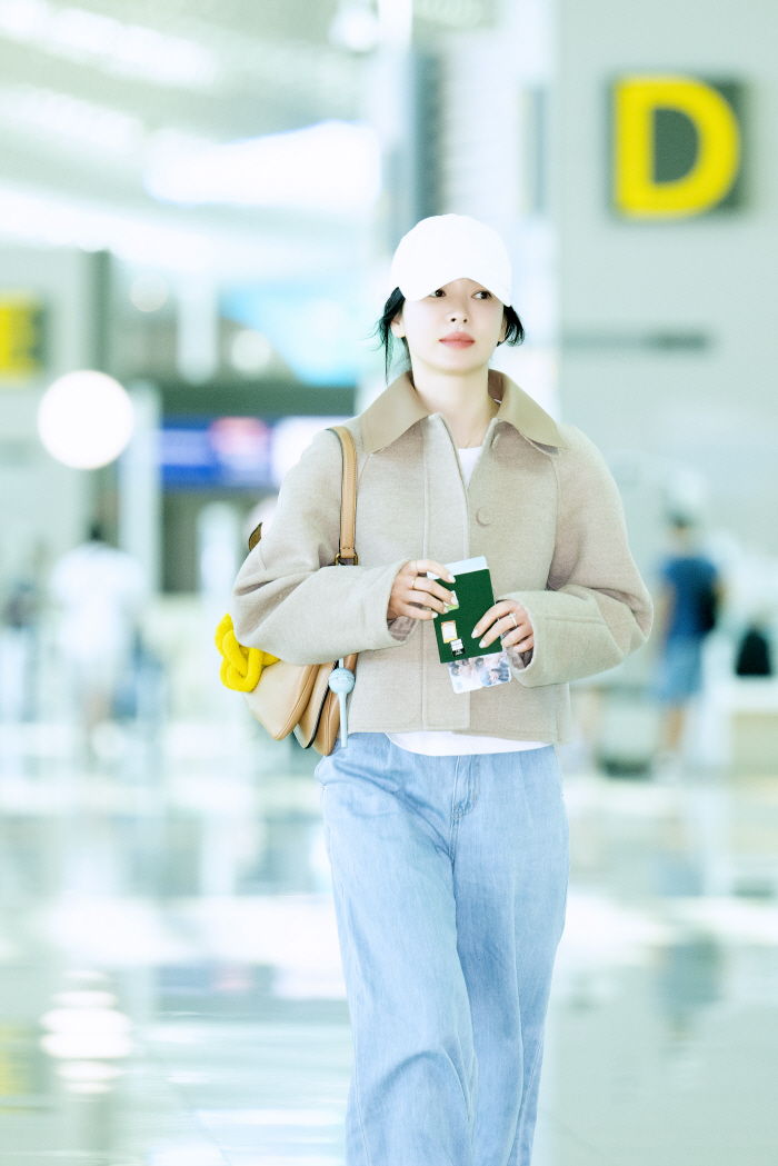 Song Hye-kyo, jacket in this weather..Airport fashion with beauty ahead of the season