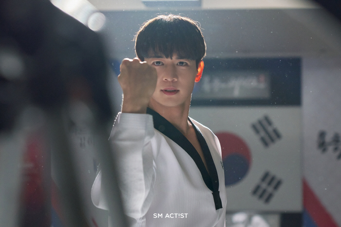 Choi Minho 'Thank you for continuing your acting...'  