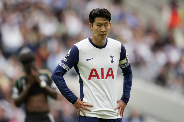 Even Son Heung-min shook his head...Tottenham lost 0-1 to Arsenal in vain → SON harsh criticism '5 points'