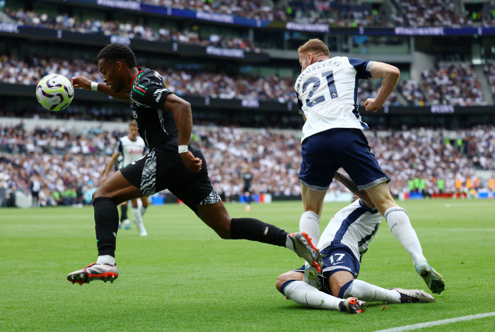 Even Son Heung-min shook his head...Tottenham lost 0-1 to Arsenal in vain → SON harsh criticism '5 points'