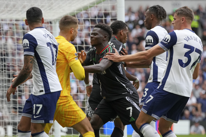 Even Son Heung-min shook his head...Tottenham lost 0-1 to Arsenal in vain → SON harsh criticism '5 points'