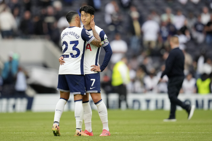 Even Son Heung-min shook his head...Tottenham lost 0-1 to Arsenal in vain → SON harsh criticism '5 points'