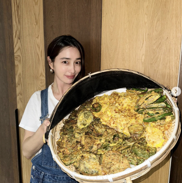 'Lee Min-jeon' Lee Min-jung's pretty wife's skill in growing up in a Jonggah house '♥ Lee Byung-hun sounds good'