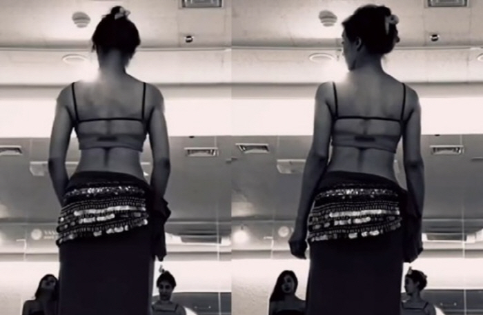  The back is sexy too. Ok Joo Hyun's back muscles are revealed