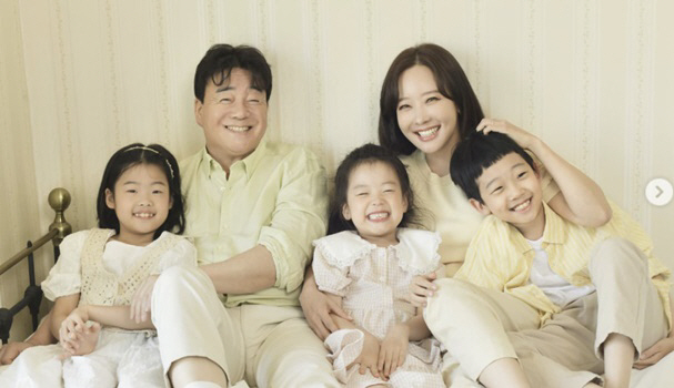 Soyoujin, ♥ Jongwon Baek + Chuseok with three siblings..Bragging about harmonious family photos