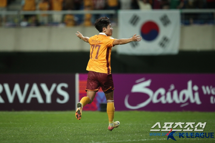 'Hangawi's Jung Hyo Ball is awesome!' Asani hat-trick X 5 goals in the second half, 7-3 victory over Yokohama 