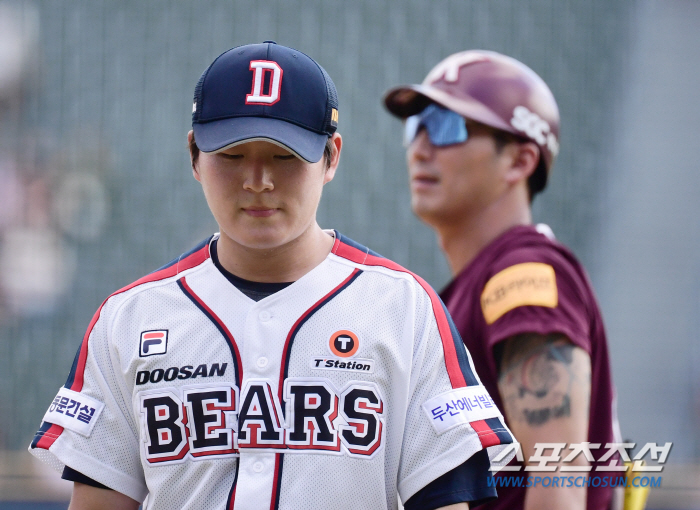 'Save that flew away' Still, Kim Taek-yeon, the No. 1 rookie award winner, couldn't laugh because of his teammate's defense mistakes 