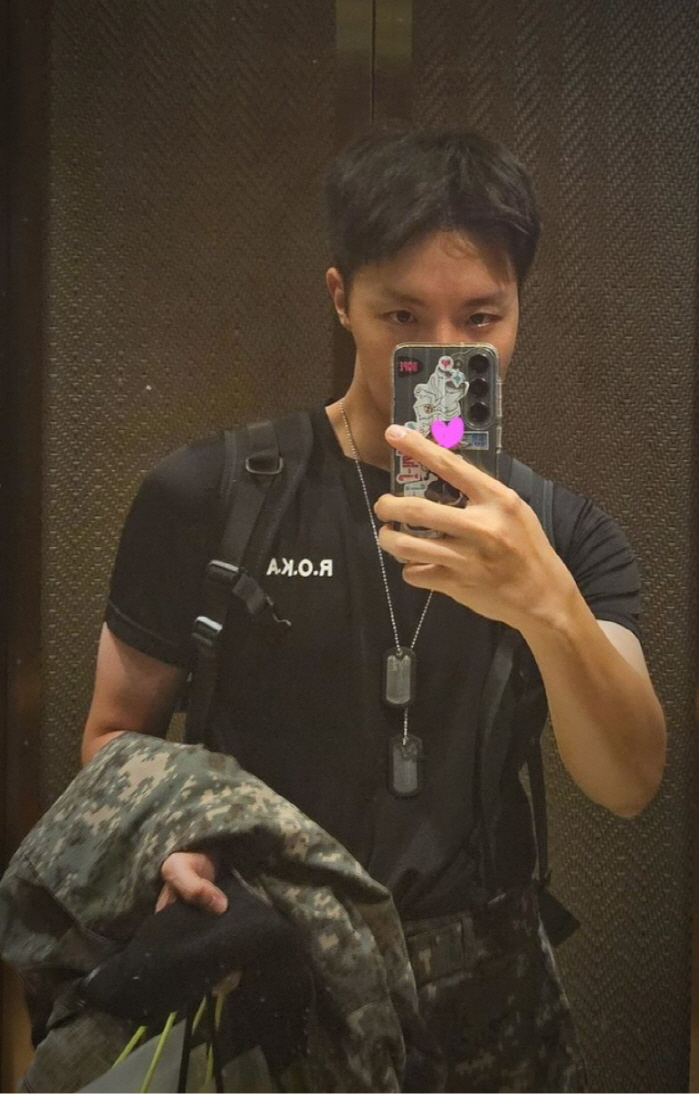 'Sgt.'J-Hope''J-Hope''Just one month left in the military..I'm proud and proud.' (Full Story)