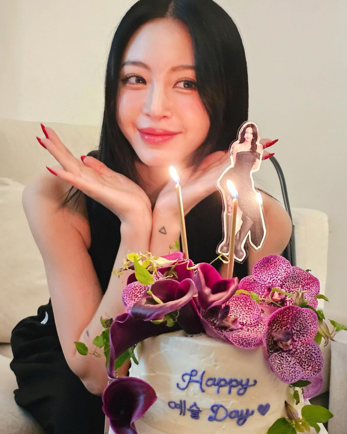 ''43 Years Old' Han Ye-seul, ♥10 Years Younger and his birthday 'Vampire Beauty''