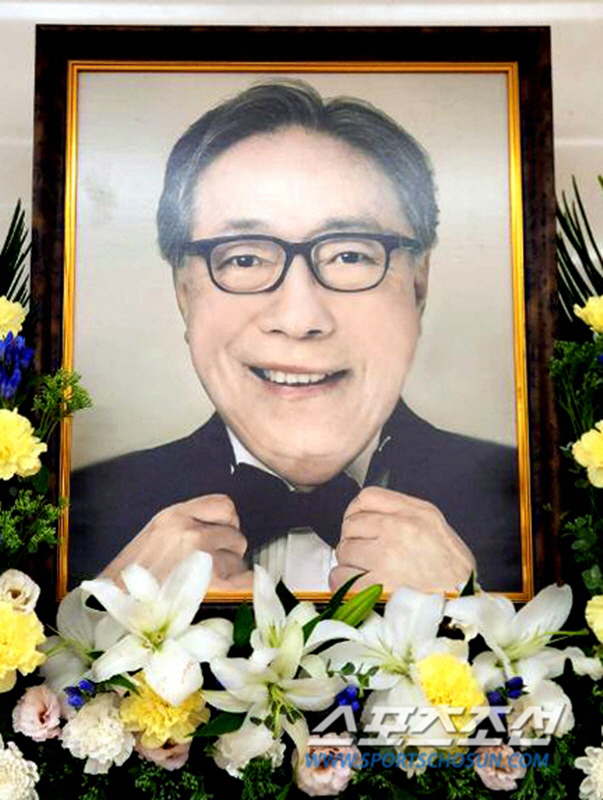 The late Byun Hee-bong, the first anniversary of today (18th).. 