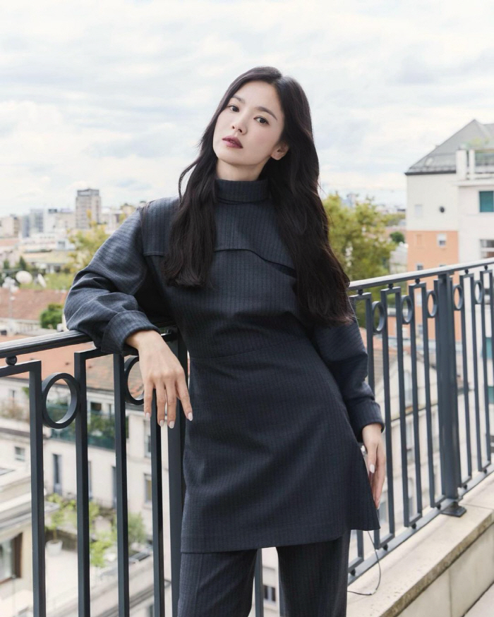 Song Hye-kyo captures 'Luvstar' in Milan..'Stop following me' Surprised