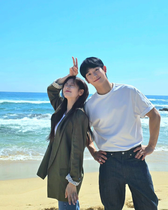 Jung Hae-in X Jung So-min, it's going to be me again...'Excited Eyes'Date on the Beach