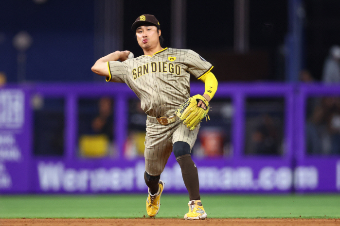 Kim Ha-sung, who started 'Light throw', the regular season is not the problem, can he play in the postseason?