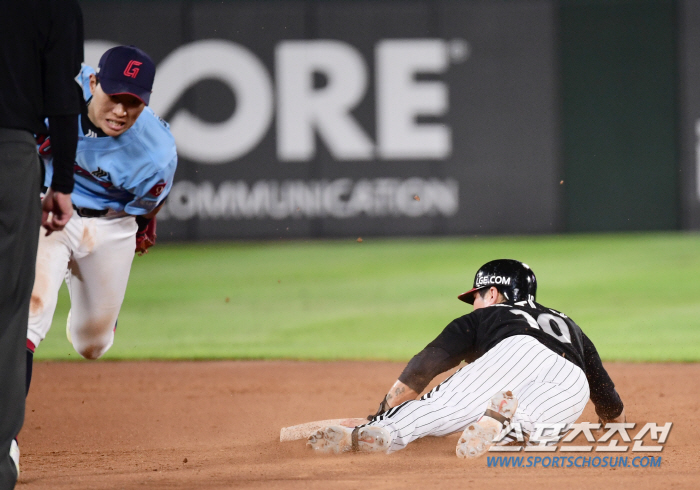 LG Oh Ji-hwan changes the atmosphere of Sajik Stadium. Lotte's back-to-back mistakes 