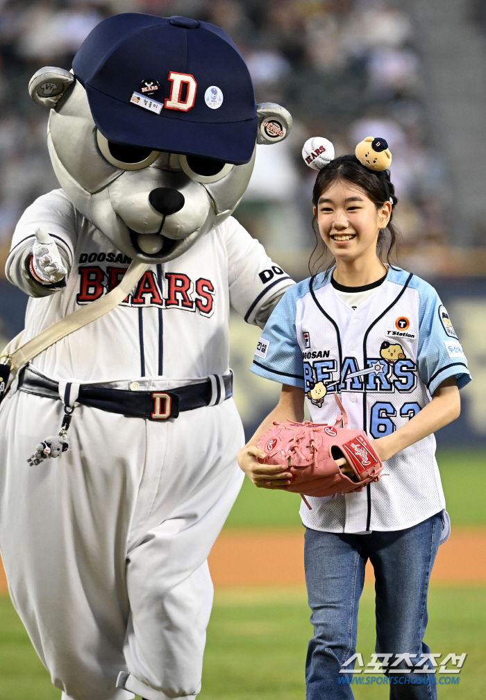  With Park Soyee and kind Cheolwoong