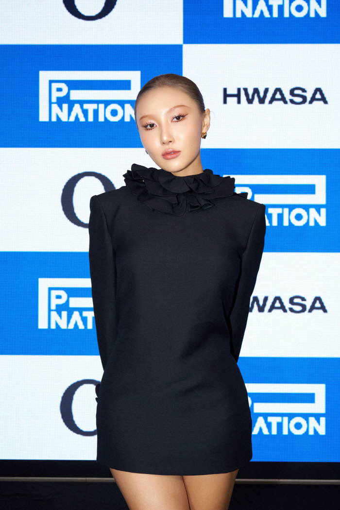  Hwasa, honest 'I'(comprehensive) made by stretching ligaments