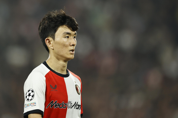 'Feyenoord debut on his birthday'Hwang In-beom, full-time  exclusive kicker  highest rating...Team lost 0-4 to Leverkusen