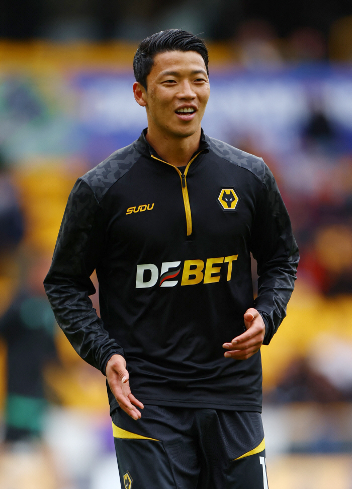 ''He was the ace last season, but he was in crisis for Hwang Hee-chan, 'Wolverhampton's worst player'→'Shocking criticism that could be discussed about his release in January'