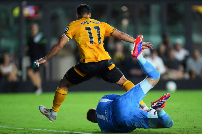 ''He was the ace last season, but he was in crisis for Hwang Hee-chan, 'Wolverhampton's worst player'→'Shocking criticism that could be discussed about his release in January'