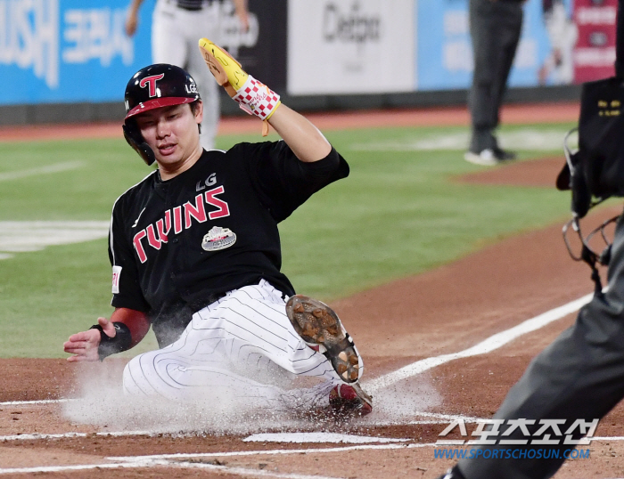 'Hit-homer-homer-hitter-hitter' leadoff Hong Chang-ki, career high 'First 5 hits (one home run) game in his life'