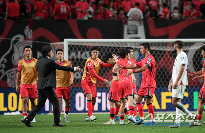 Coach Hong Myung-bo's FIFA interview 'I'm sure we'll be one of the best teams in Asia.'