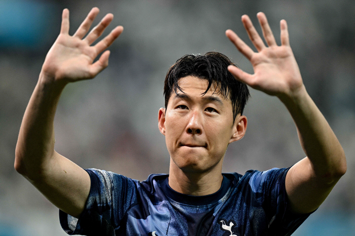 Tottenham 'EPL 122 goals  413 games in total' Do you ignore it? 'Living Legend' Son Heung-min is on the verge of leaving the worst humiliation!→'The captain's armband may be handed over to another player.'