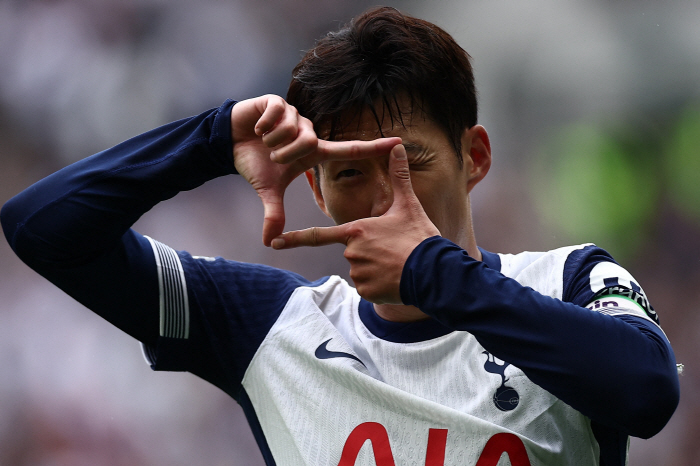 Tottenham 'EPL 122 goals  413 games in total' Do you ignore it? 'Living Legend' Son Heung-min is on the verge of leaving the worst humiliation!→'The captain's armband may be handed over to another player.'