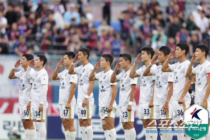 'Violent struggle'Suwon FC,'Lee Dong-kyung 1 goal 1AS'2-4 defeat to Gimcheon'2 consecutive losses'...Gimcheon won 2 consecutive games '2nd place'