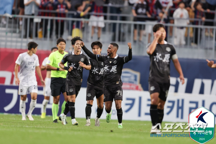 'Violent struggle'Suwon FC,'Lee Dong-kyung 1 goal 1AS'2-4 defeat to Gimcheon'2 consecutive losses'...Gimcheon won 2 consecutive games '2nd place'