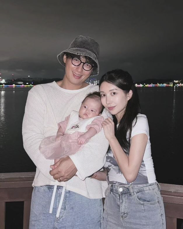 'Ayane ♥'Lee Ji-hoon, 19 members of a large family trip to Gangneung with his daughter in his arms