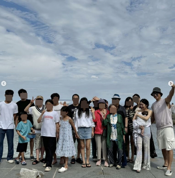 'Ayane ♥'Lee Ji-hoon, 19 members of a large family trip to Gangneung with his daughter in his arms