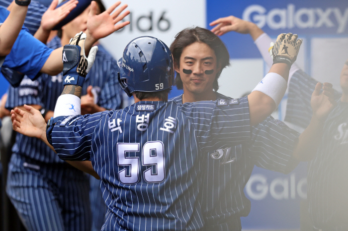 The festival almost became a nightmare. Koo Ja-wook's consecutive batting quartz  Won Tae-in 15 wins, and Samsung's sweat and sweat victory confirmed second place 