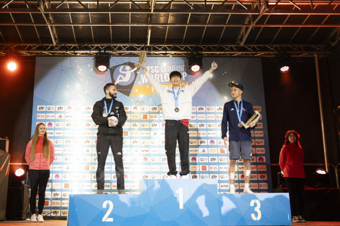 He failed to make it to the final at the Paris Olympics. Sports Climbing Lee Do-hyun Wins World Cup Gold Medal in Prague