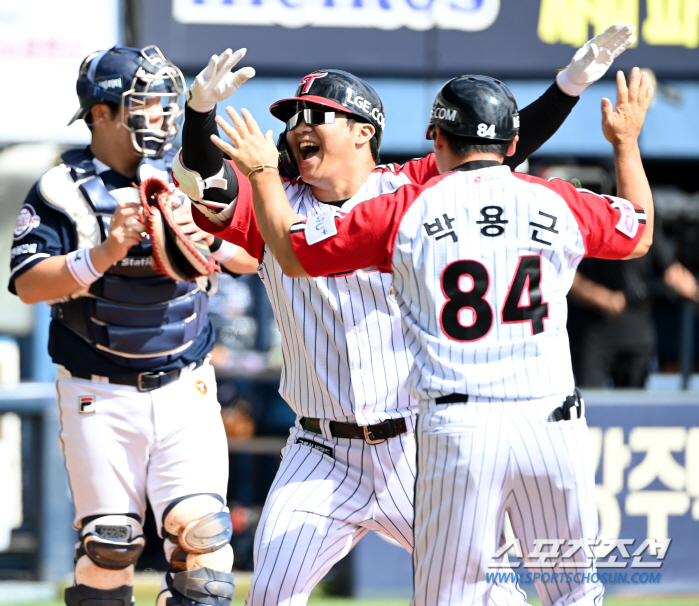 'I kept third place.' 'Jun PO Magic Number 1'. Megatwinspo LG won 9-5. Doosan is now in fourth place, too. 