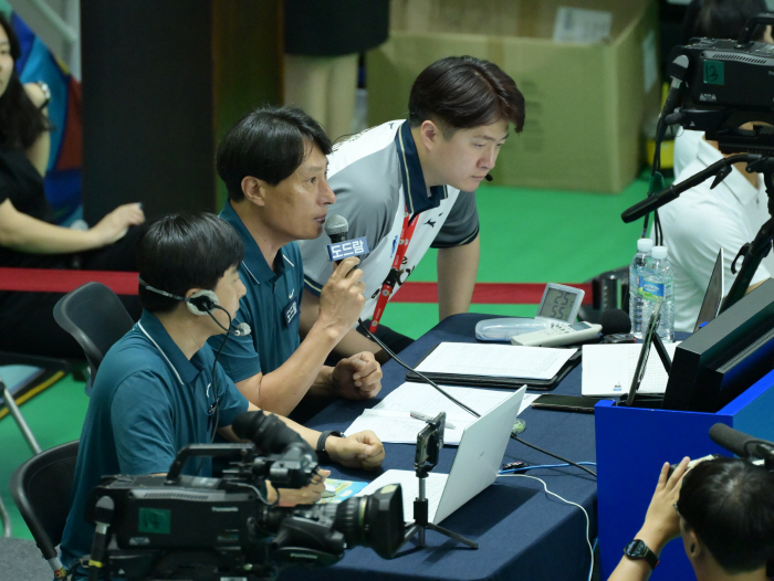 'It can't be a game at this rate.' Okay, coach Ogino's passionate talk, what's the middle-rally reading? 