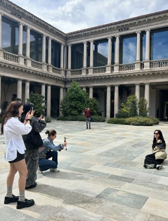 Lee Chung-ah, in Milan ♥ The comfortable casual look is also a model fit