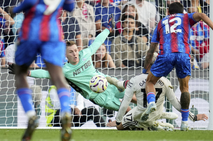 Manchester United's great humiliation, boomerang and withdrawal from youth...''GK's good defense show' 0-0 draw with Palace' 'Jinks failed again'